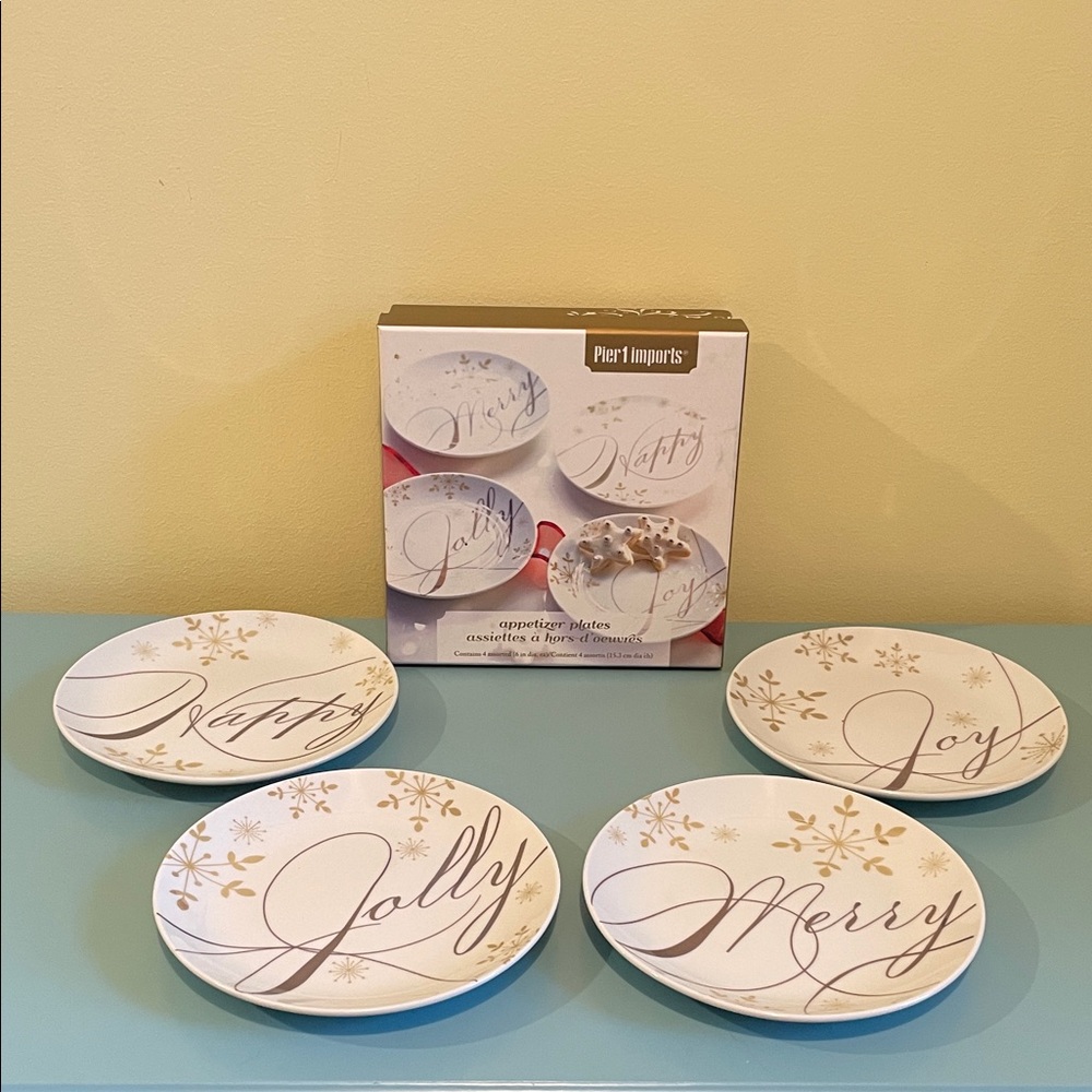 Pier 1 Set of 4 Festive “Holiday Wishes” Appetizer Plates - Gold and White